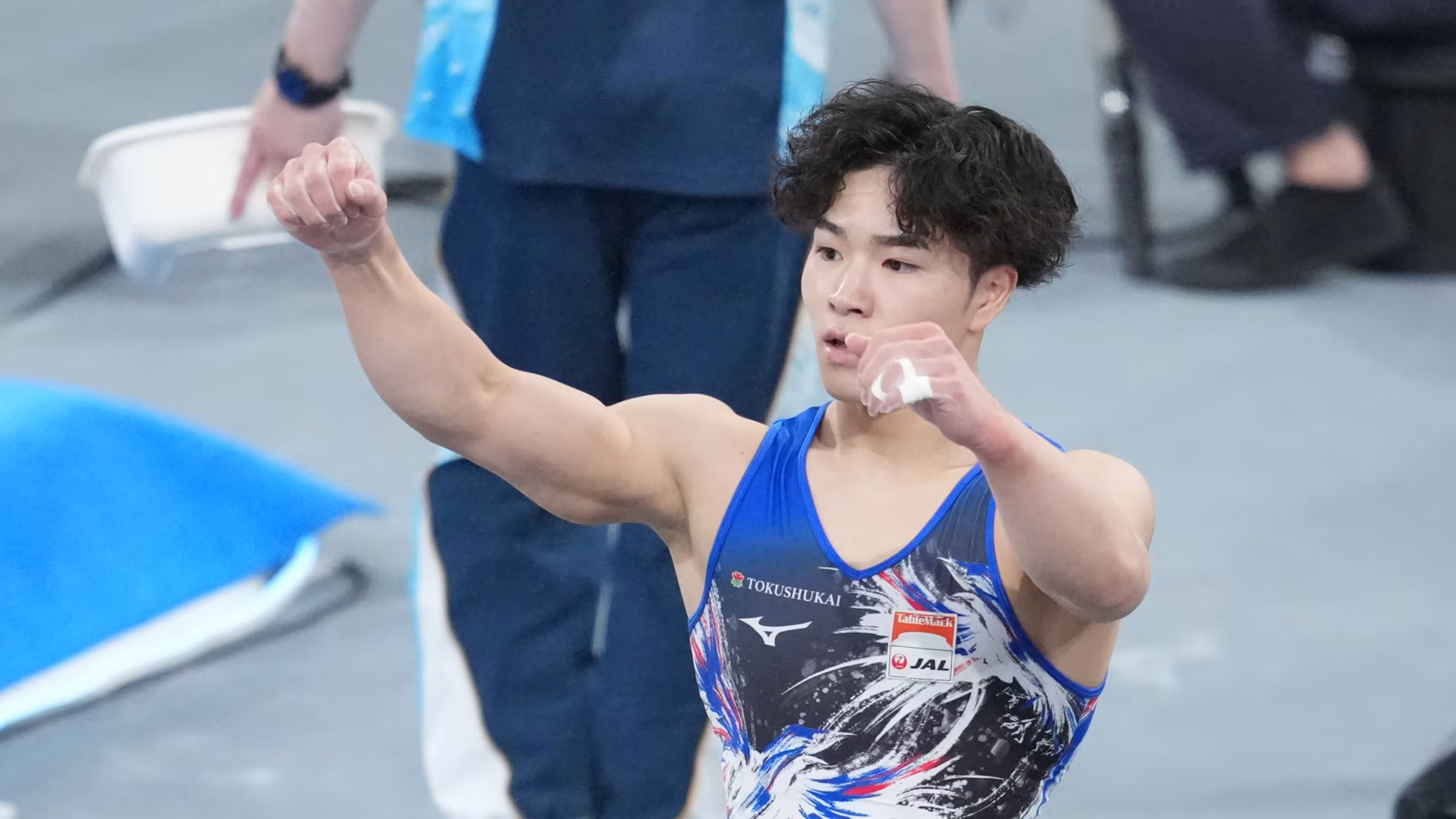 日本选手在体操男子单项全能中获得金牌