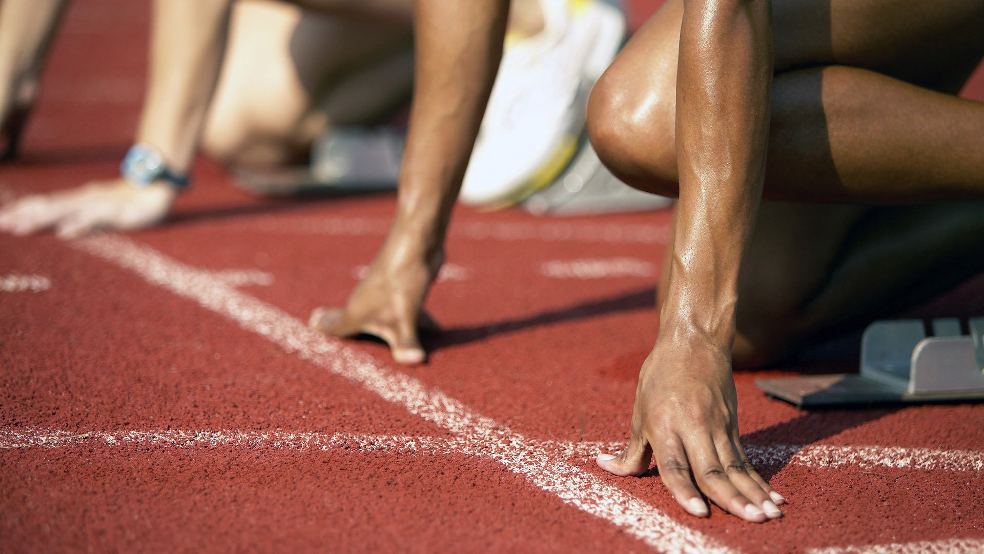 绿茵场上的双重奏，几内亚火力压制阿尔及利亚，伊布德甲争冠战上演王者归来